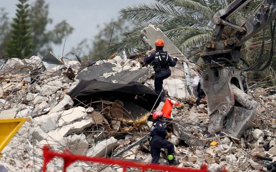 Bombero rescata el cuerpo de su hija de 7 años del edificio desplomado en Miami