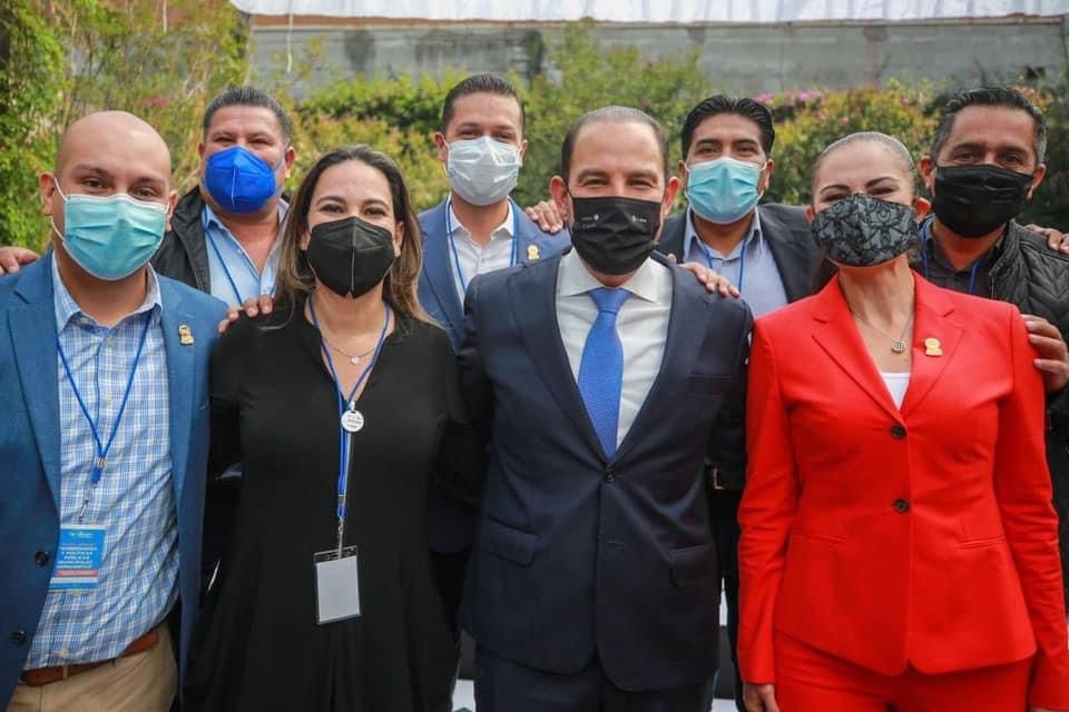 Ale Gutiérrez acude a encuentro de alcaldes panistas electos; asume compromisos