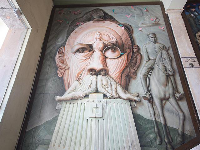 La pintura metamórfica de Octavio Ocampo está en la Presidencia Municipal de Celaya