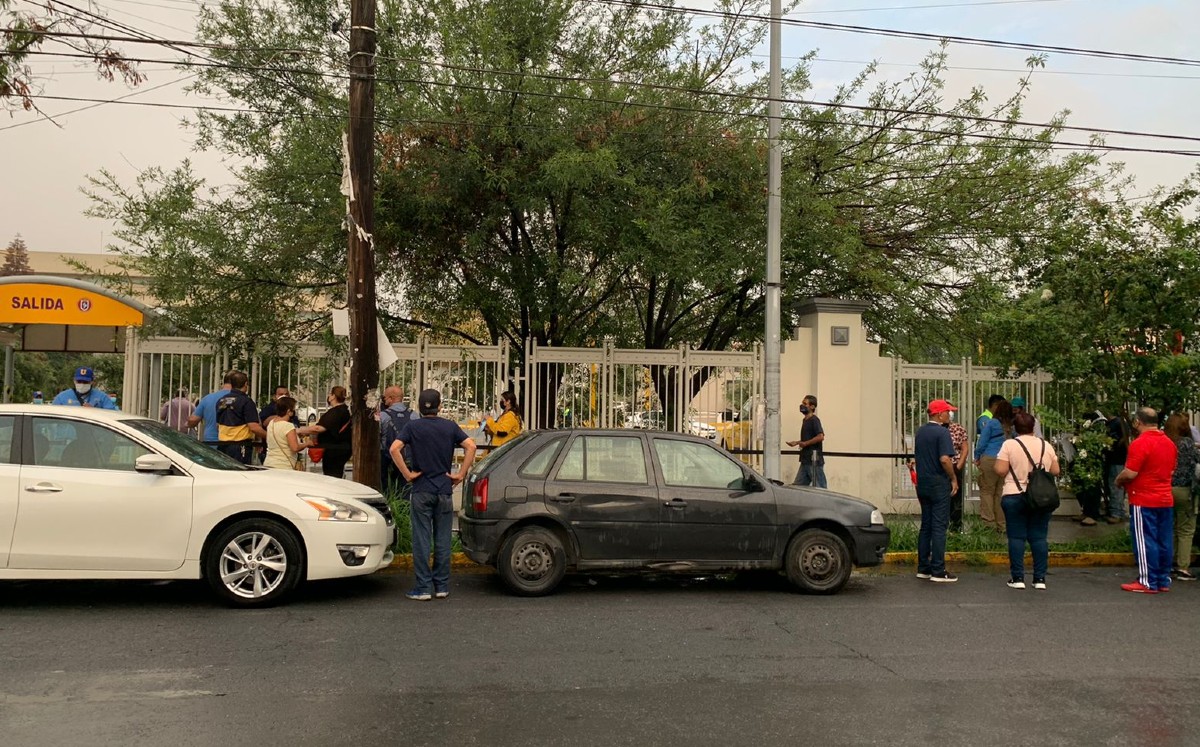 Reciben segunda dosis de vacuna contra Covid-19 mayores de 50 años en Monterrey