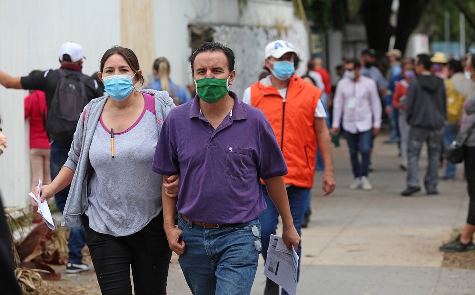 Cierran bares, cantinas y oficinas públicas por Covid-19 en Xalapa