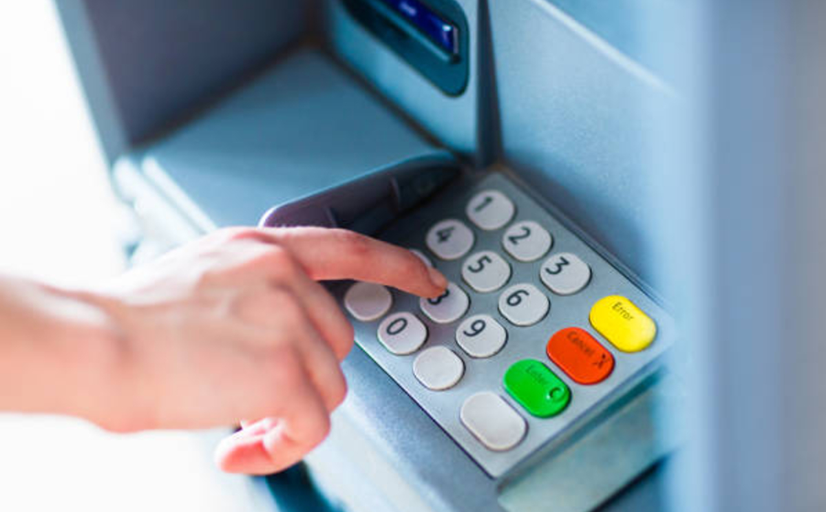 Detienen a colombiano por colocar trampas en cajeros automáticos en CdMx
