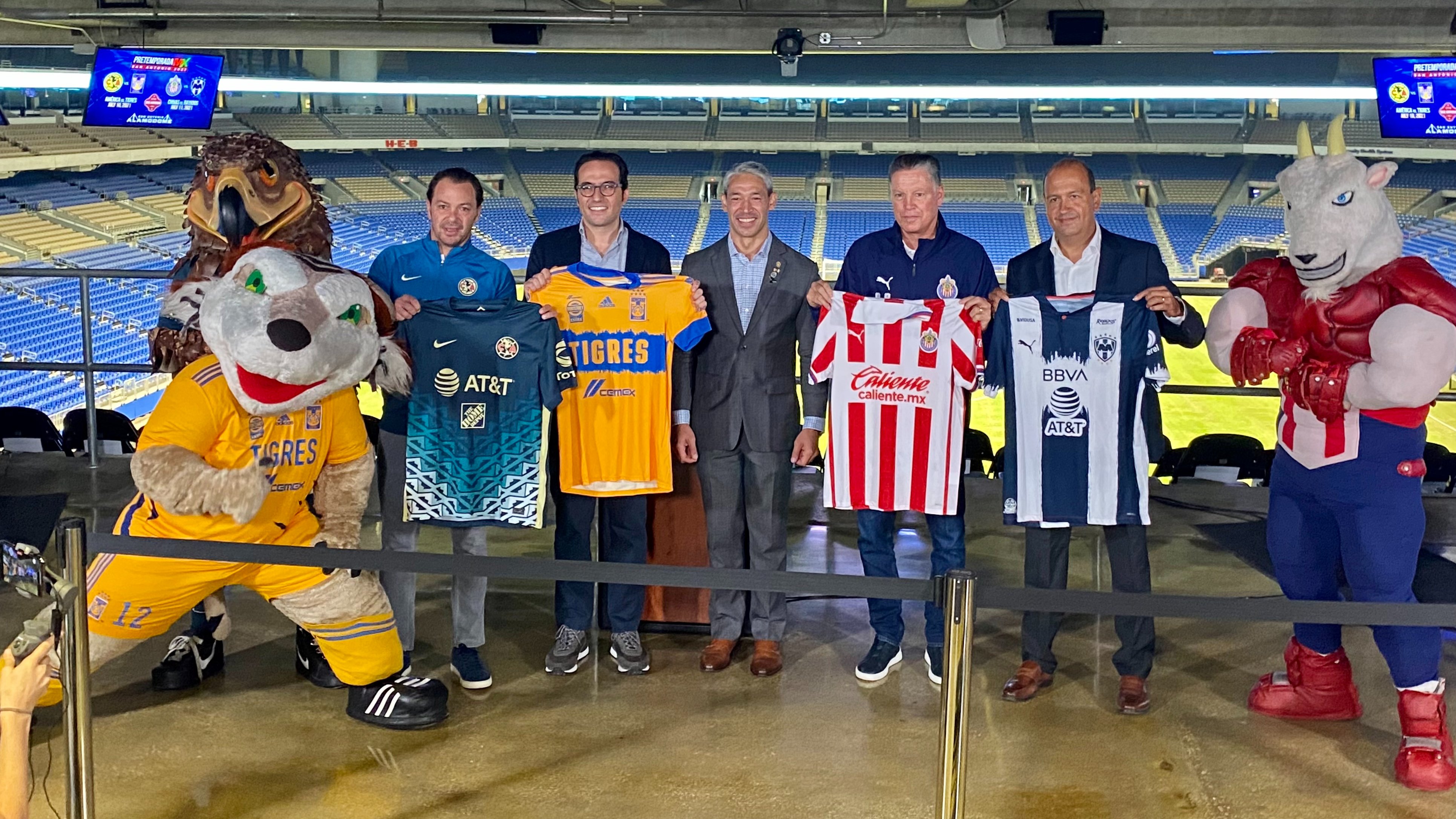 Tigres y Rayados visitan al alcalde de San Antonio