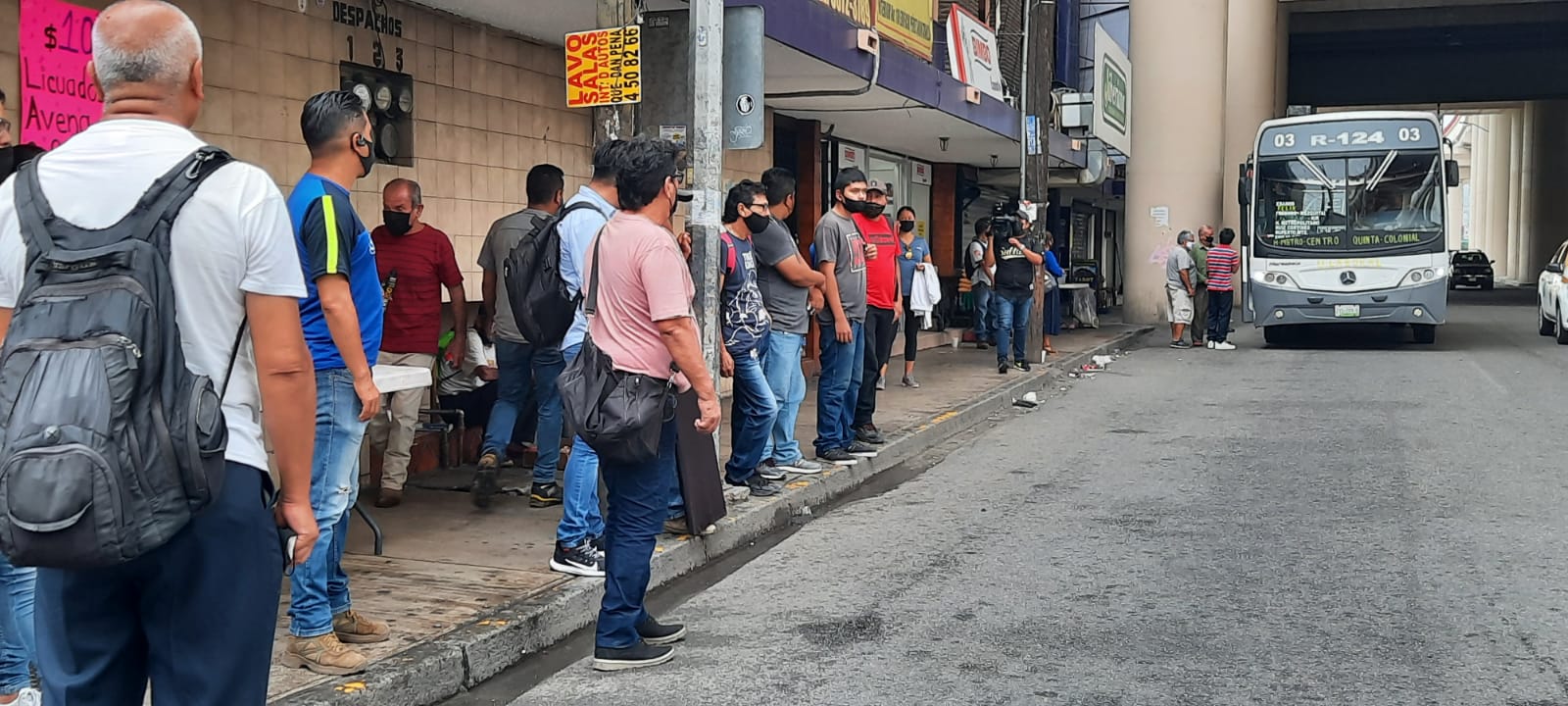 Aglomeraciones, demoras y riesgo de contagio por Covid-19 las quejas de pasajeros en rutas urbanas de NL