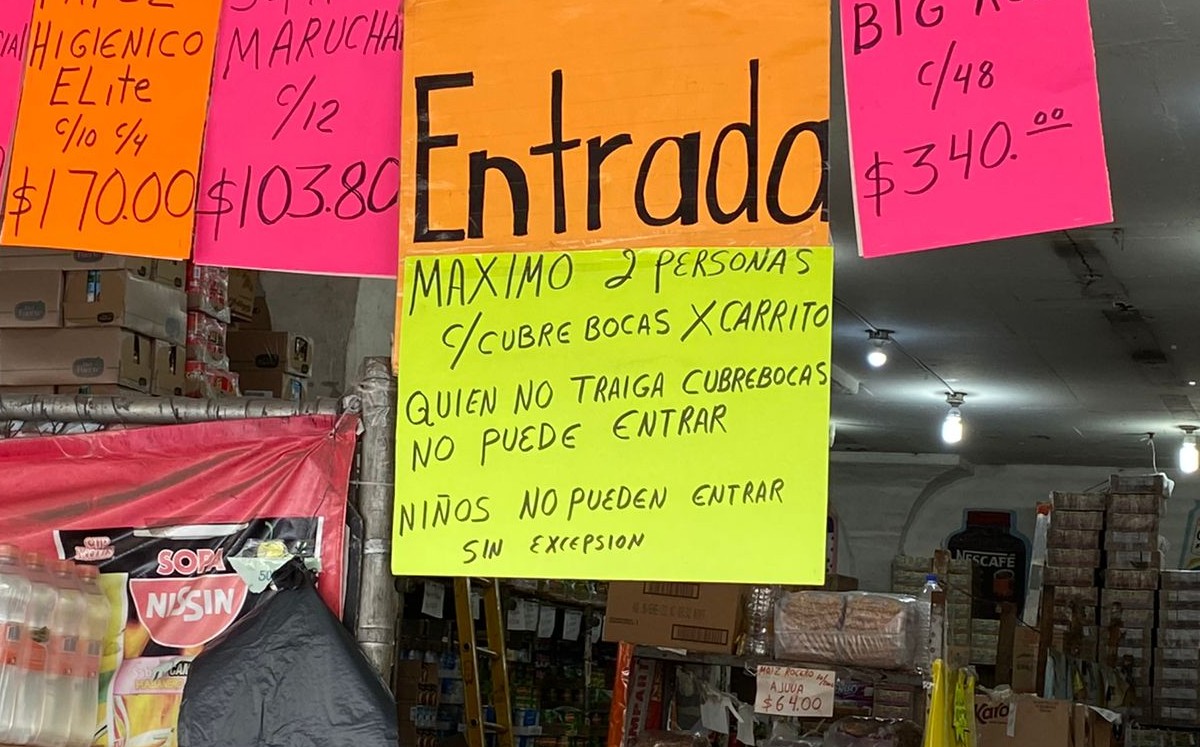 Recuerdan medidas sanitarias por Covid-19 locatarios del Mercado de Abastos en Guadalupe