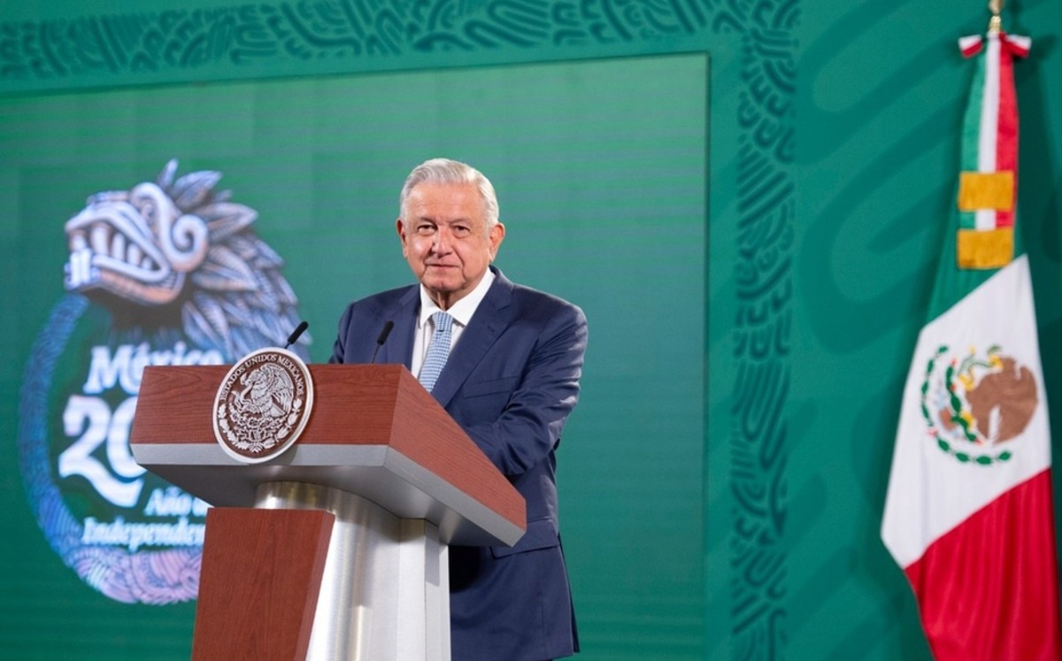 AMLO pide coordinación entre padres y escuelas para regreso a clases presenciales en agosto