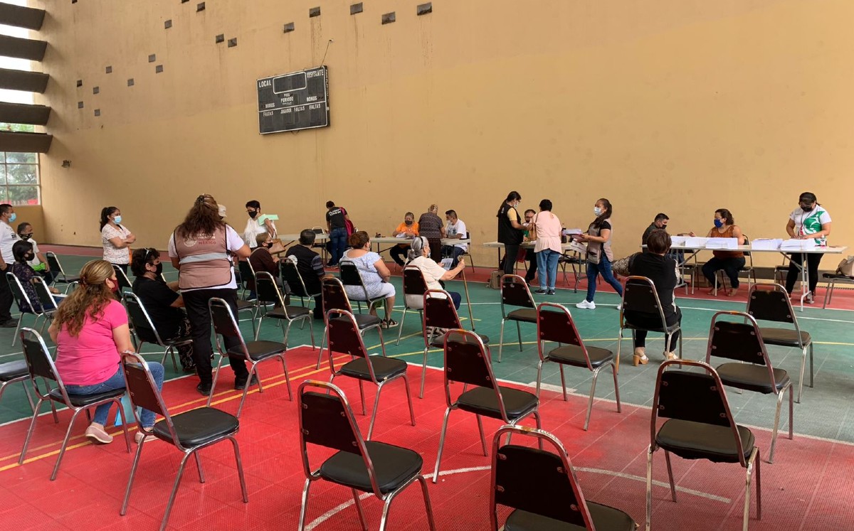 Continúa entrega de órdenes de pago de programa "68 y más" en Monterrey