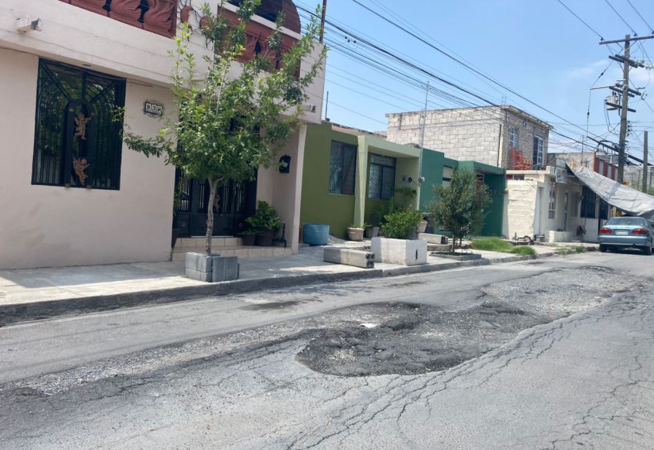 Mal estado del pavimento afecta a vecinos de la colonia Infonavit Los Ángeles  