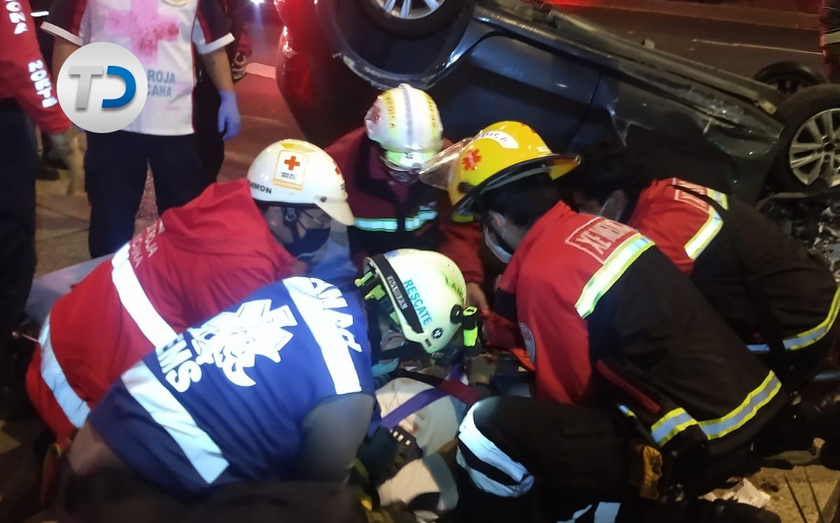 Vehículo impacta patrulla en Paseo de la Reforma