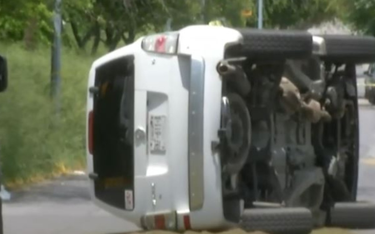 Mujer queda lesionada tras volcar su camioneta en la colonia 18 de Marzo