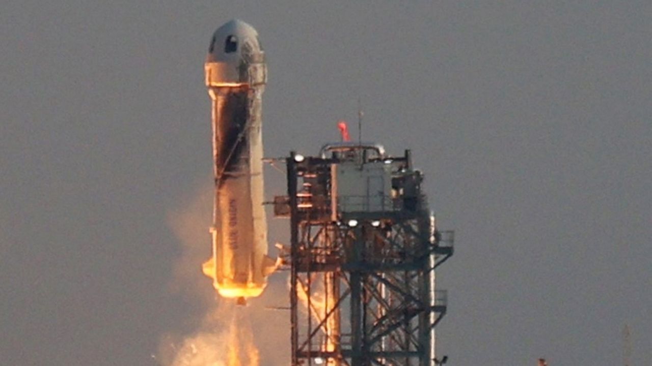 Jeff Bezos realizó con éxito su viaje al espacio en la nave New Shepard