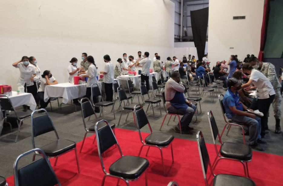 Aplican segunda dosis de vacuna contra Covid-19 a mayores de 40 años en García
