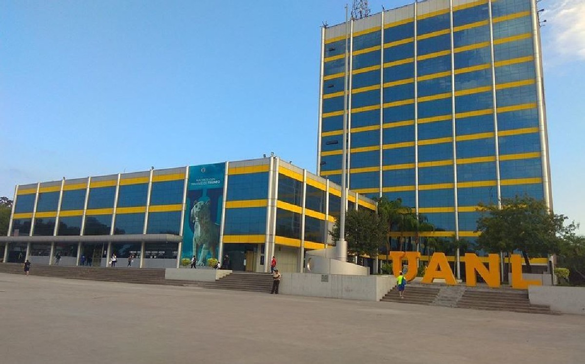 Inician clases virtuales en la UANL más de 220 mil estudiantes