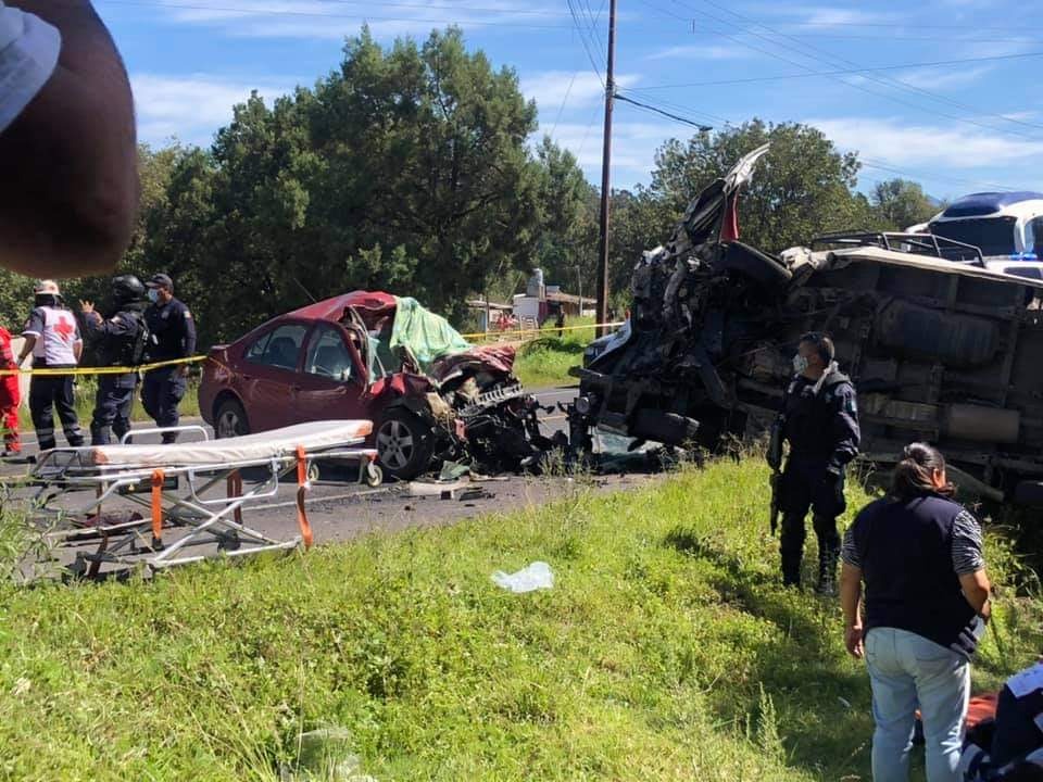 Fatal accidente en Tetla deja un muerto y diez heridos 