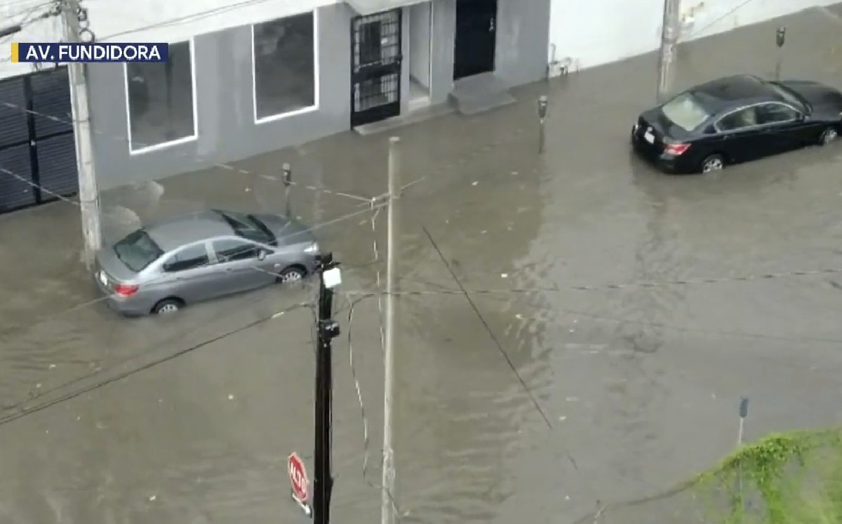 Lluvia fuerte provoca encharcamientos en Monterrey y otros puntos del Área Metropolitana