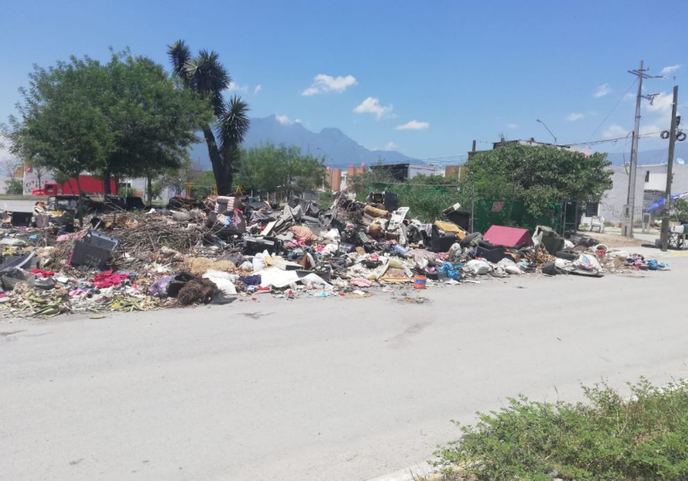 Denuncian basurero clandestino vecinos de la colonia Privadas de Camino Real II  