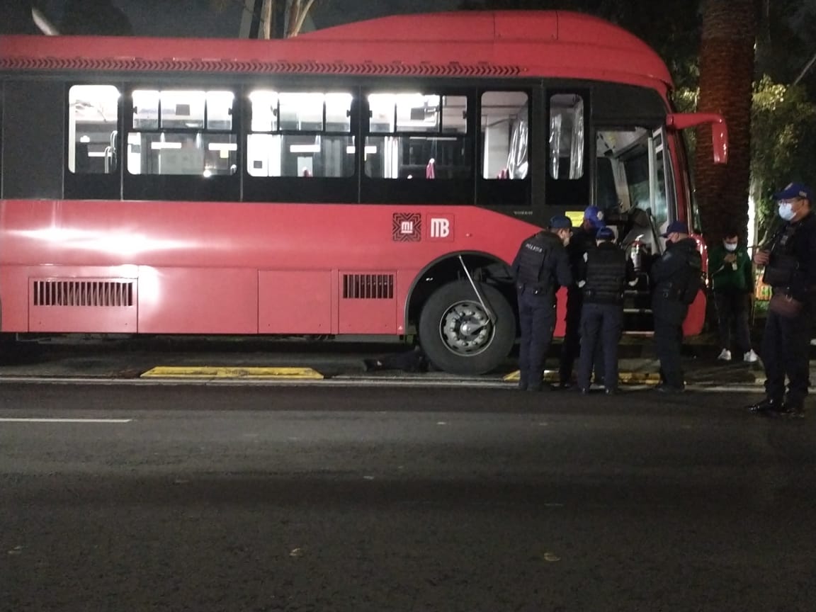 Hombre murió al ser atropellado por el Metrobús