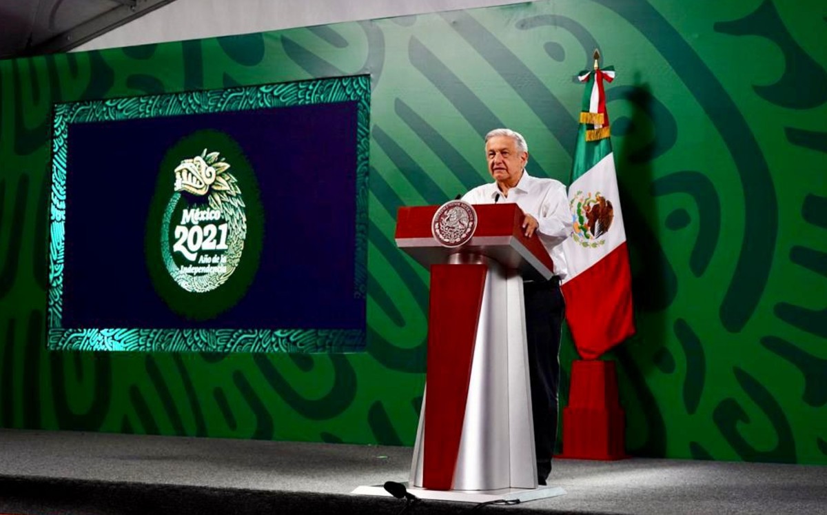 AMLO anuncia programa especial para resolver problema de baches en ciudades 