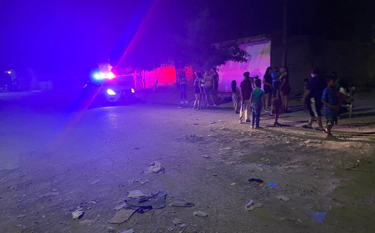 Pareja en motocicleta choca contra camioneta en GP; conductores huyen y abandonan a menor lesionada