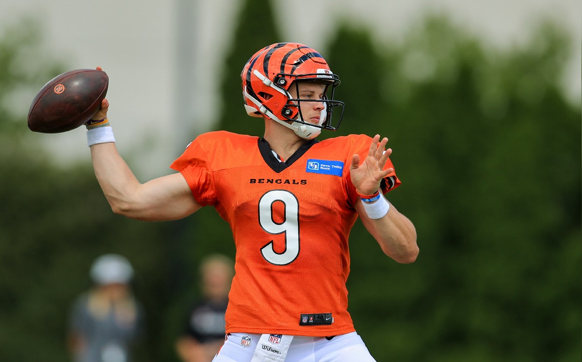 Joe Burrow batalla en práctica de Cincinnati tras su regreso de lesión