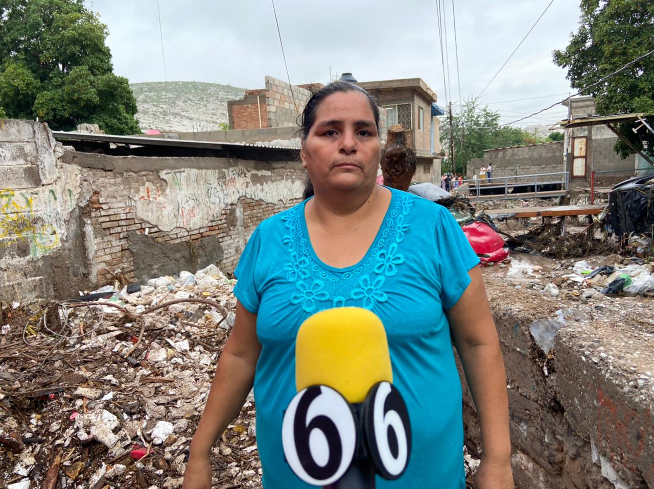 Mujer pide ayuda para su hija y nietos en Torreón; la lluvia los dejó en la calle