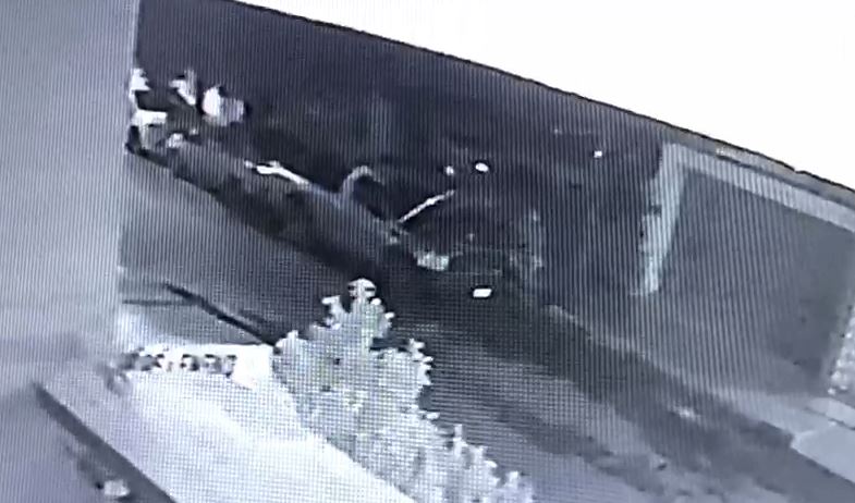 Compromete tubería de gas al intentar robar batería de auto en la colonia Mitras