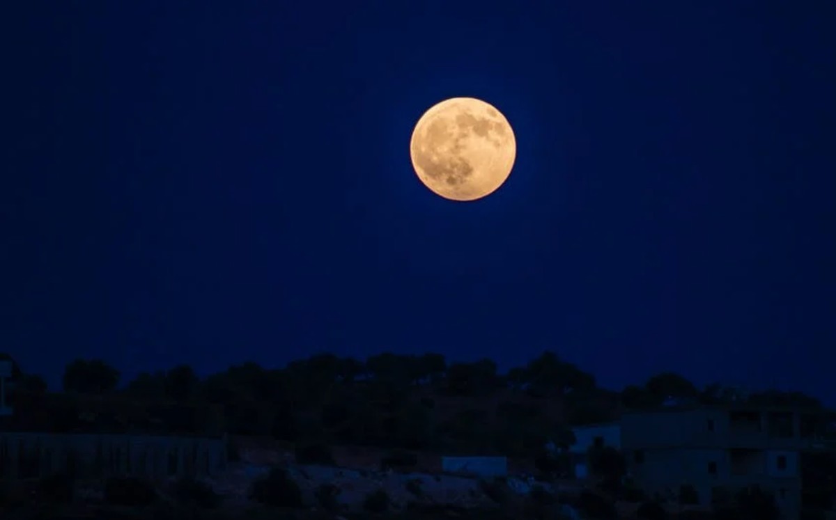 ¿Qué es la increíble Luna Azul? El fenómeno astronómico que iluminará el cielo este mes