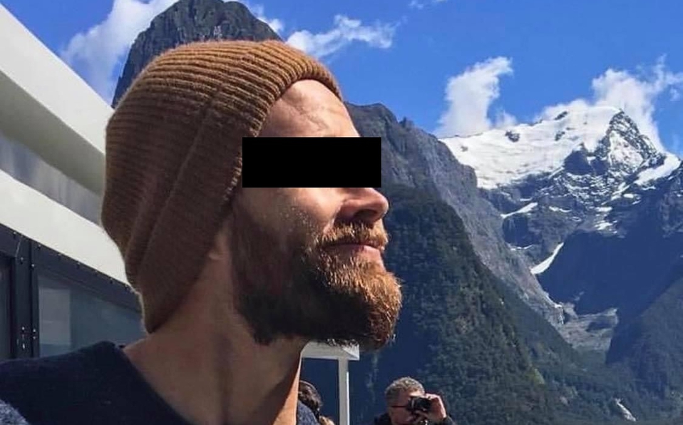 Surfista estadounidense es acusado por el presunto asesinato de sus dos hijos en BC