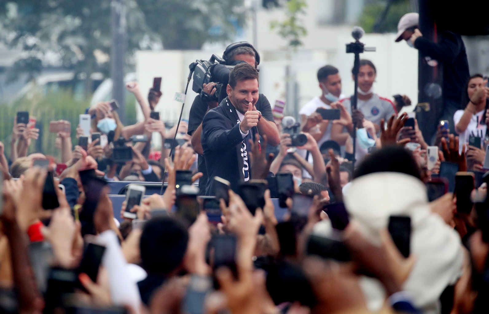 'Messimanía' en París: multitudes para verlo y comprar su camiseta