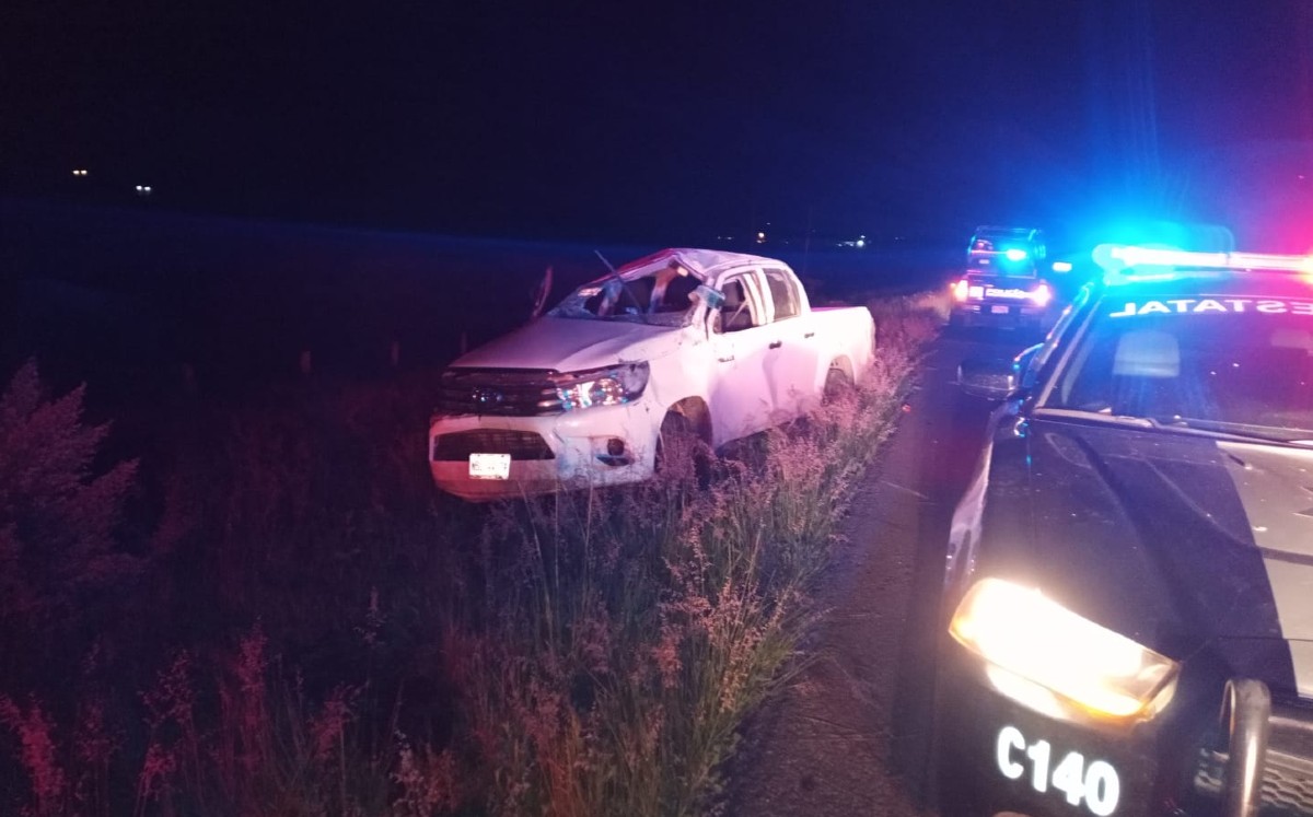 Muere una mujer y tres personas más resultan gravemente lesionadas tras volcadura en Durango