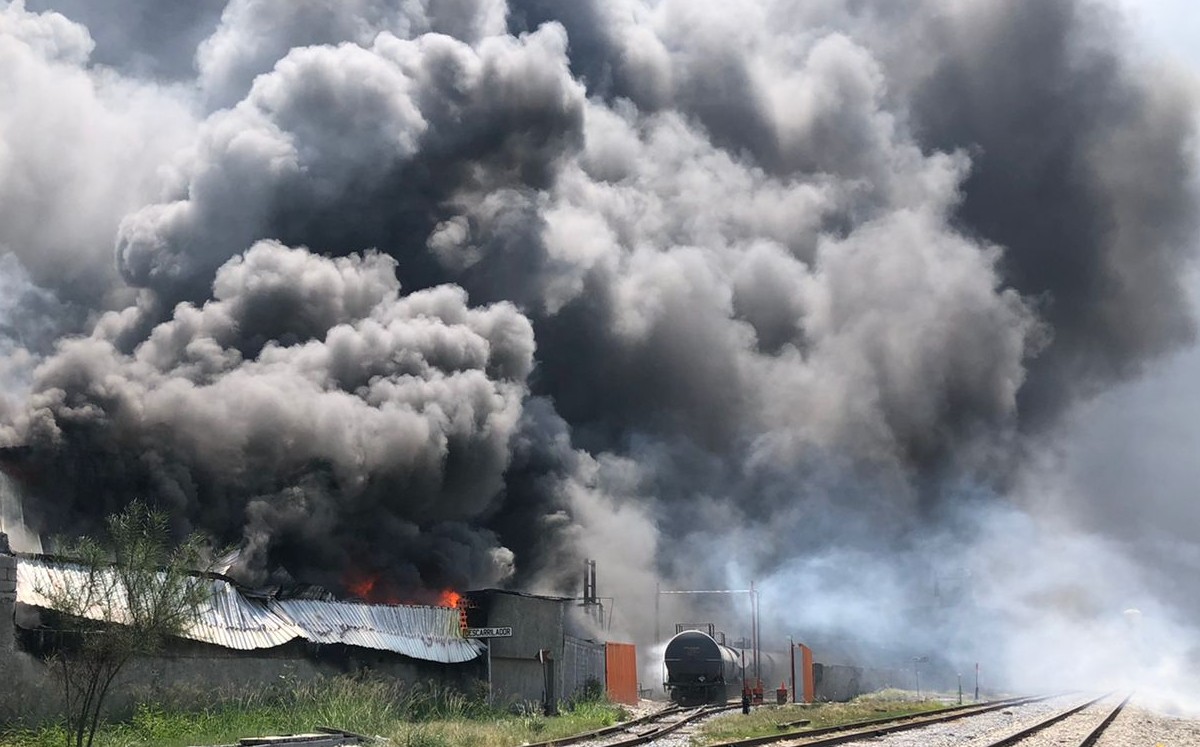 Alcalde de Santa Catarina pide a habitantes no salir a ver el incendio en Protexa 
