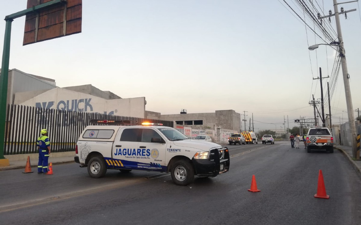 Realizan últimos trabajos de enfriamiento dentro de Protexchem tras incendio