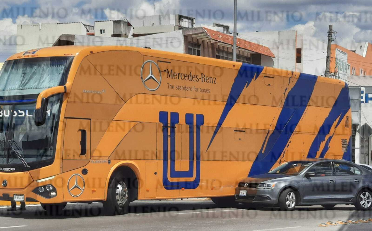 Autobús de Tigres choca en Puebla