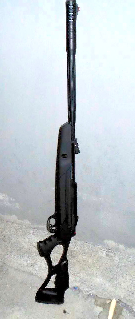 Detienen a dos hombres y uno se fuga tras amenazar con rifle a policías en Apodaca