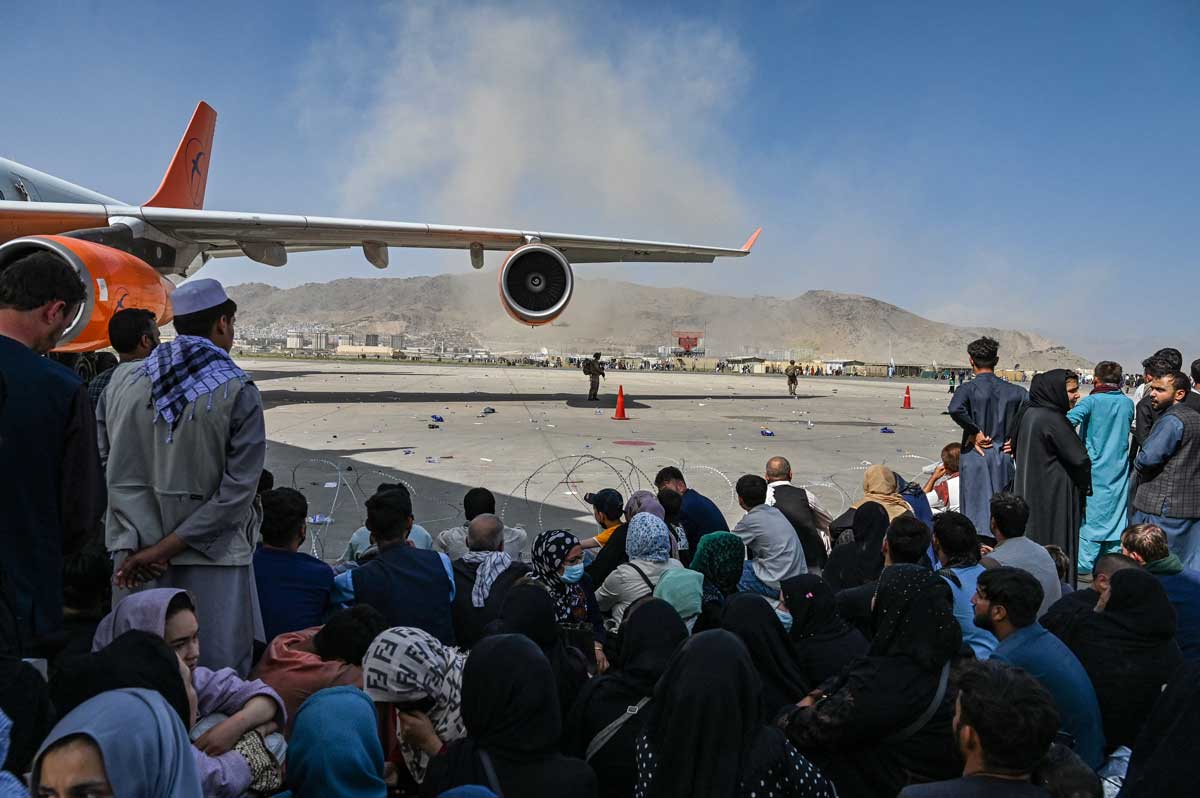Pánico y desesperación se vive en el aeropuerto de Kabul, Afganistán