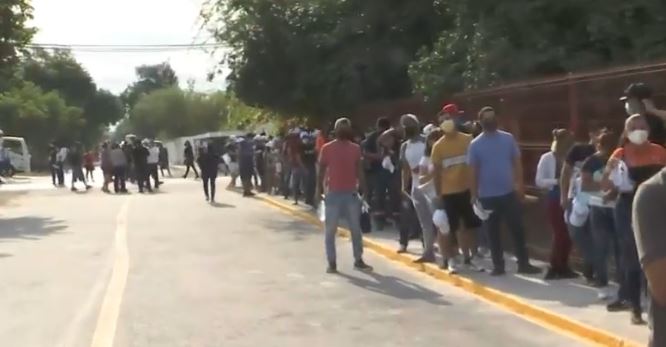 Exigen credencial de elector en Pesquería para vacunar contra Covid-19