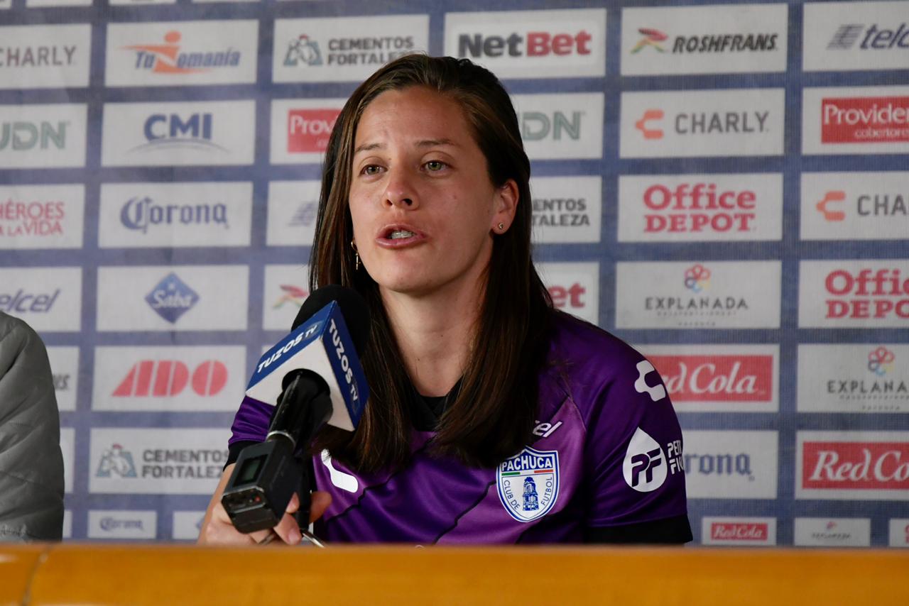 Ruth Bravo firma con Pachuca