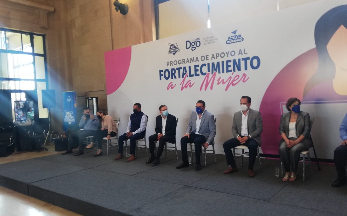 Entregan apoyos a mujeres emprendedoras en Durango