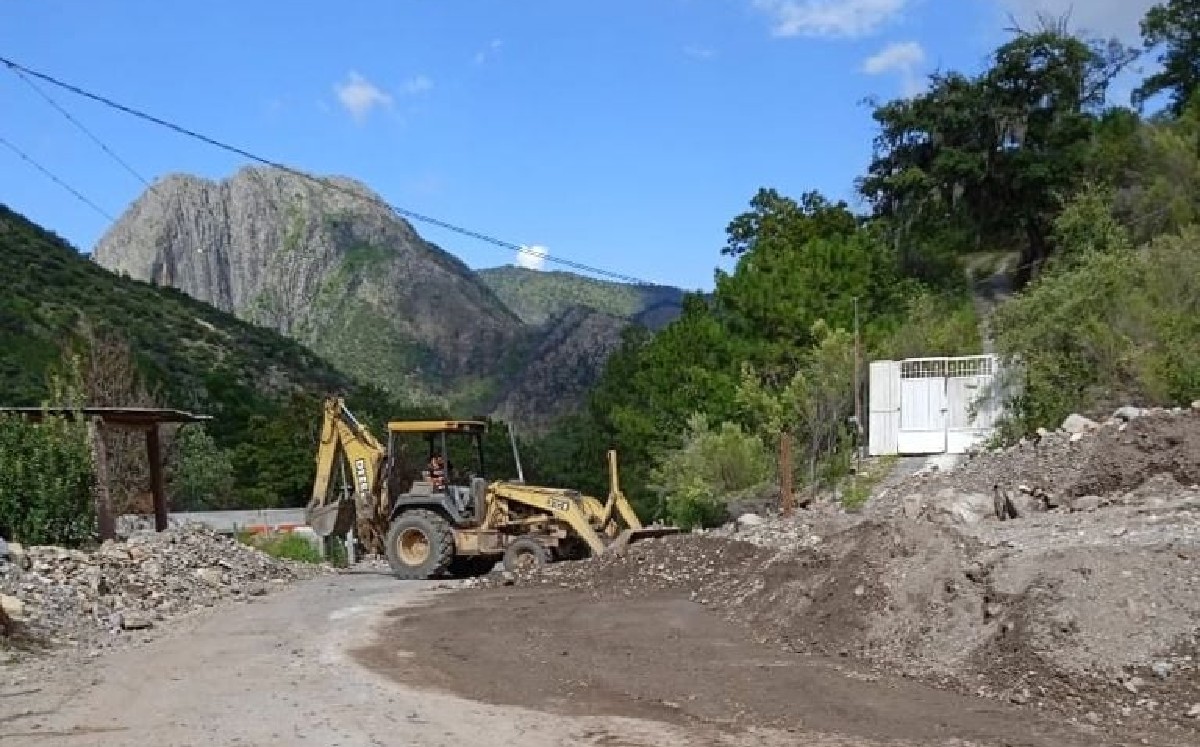 Liberan circulación de comunidades afectadas por deslaves tras lluvias en Santiago