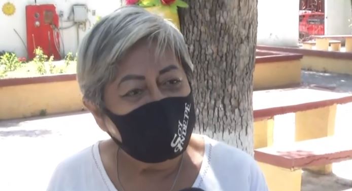Abuelita dio mantenimiento a escuela de sus nietos y la mantuvo en impecables condiciones  