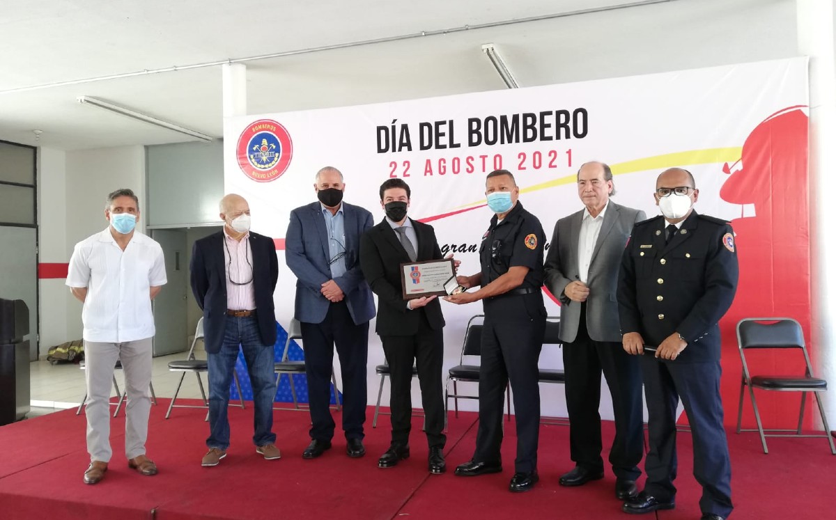 Samuel García buscará destinar recursos para Bomberos de Nuevo León&nbsp;