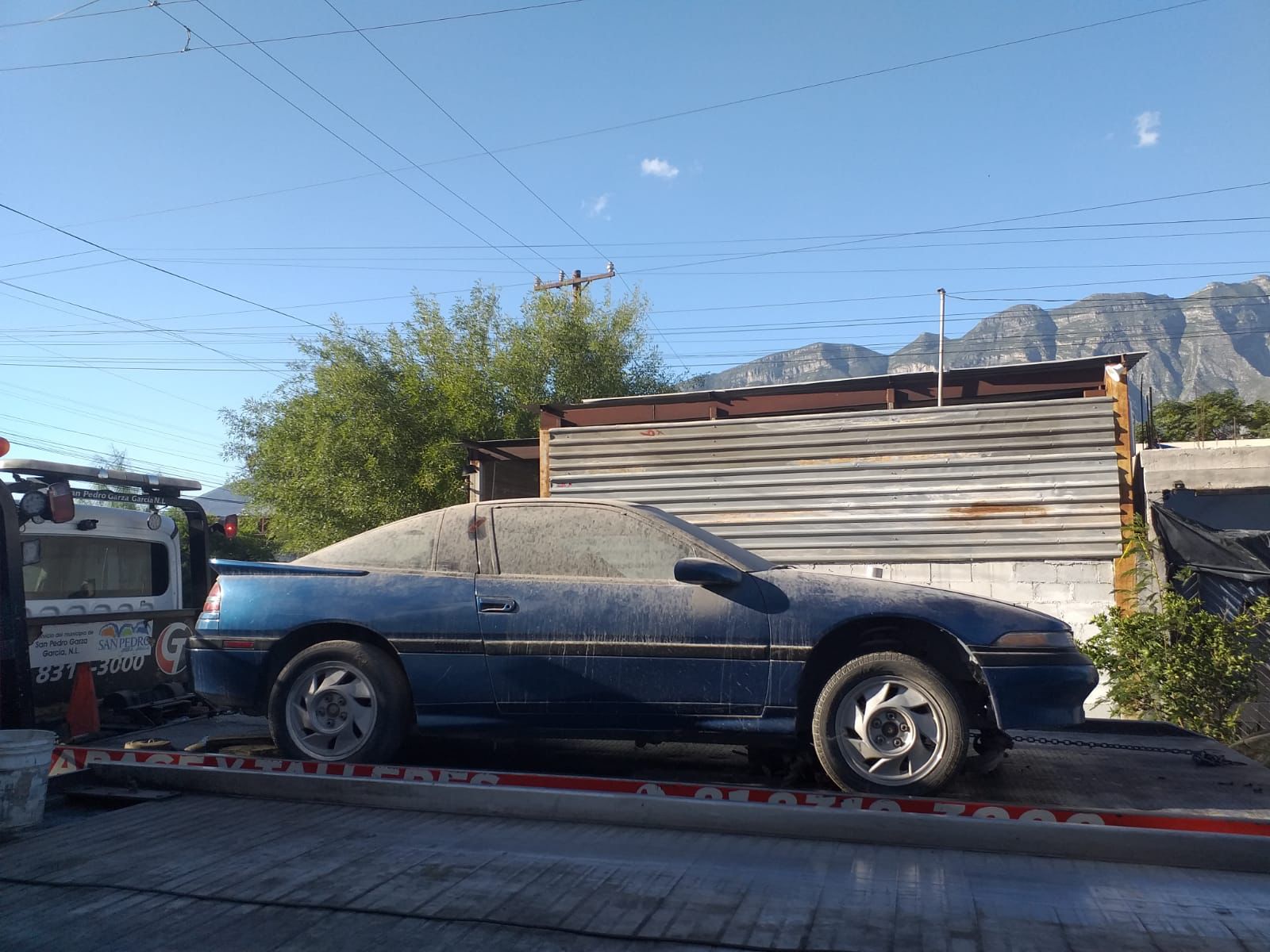 Autoridades realizan cateo y aseguran cuatro vehículos en Santa Catarina