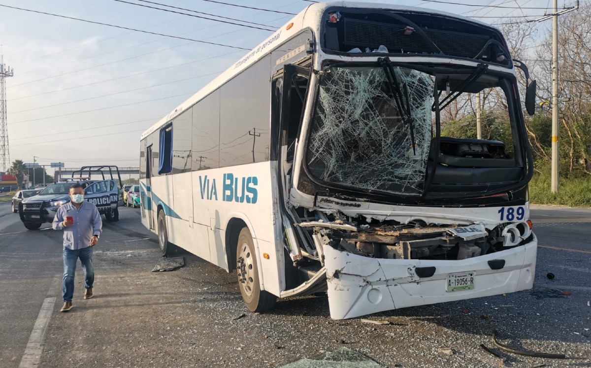 Se impacta autobús con camión dejando 5 lesionados en la Carretera a Monclova