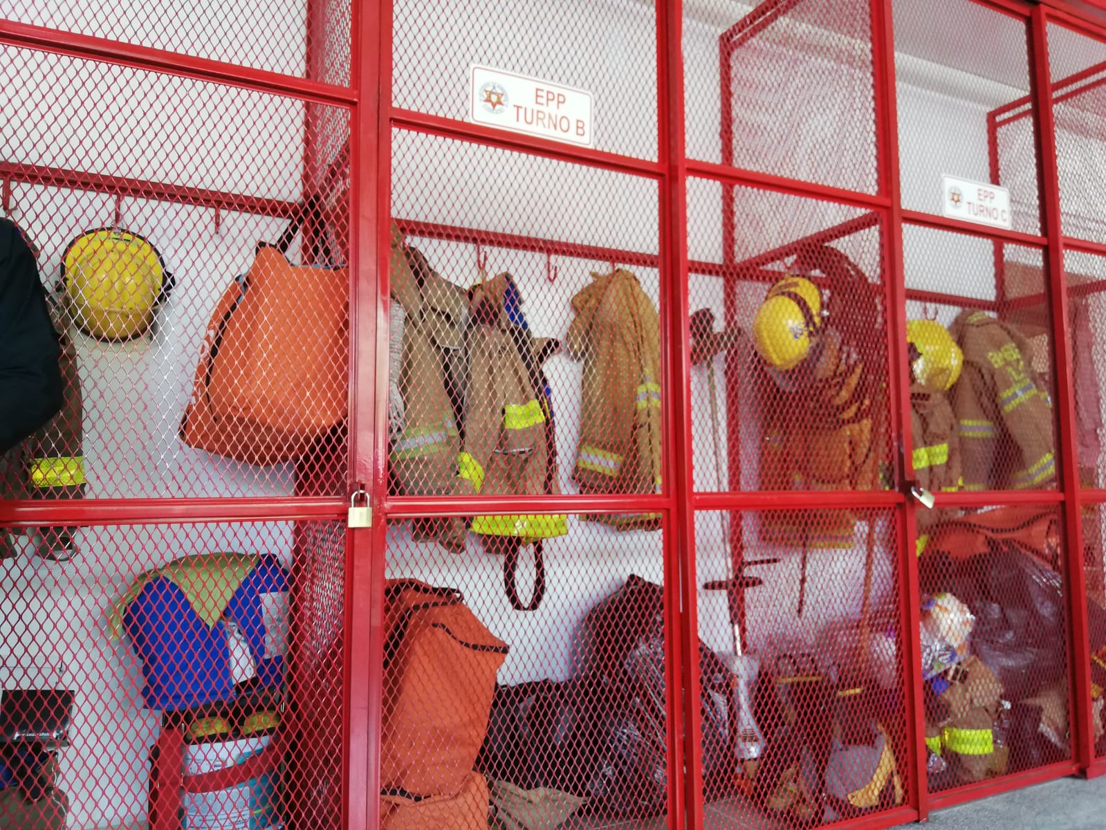 Remodelan instalaciones de estación 4 de Bomberos en León