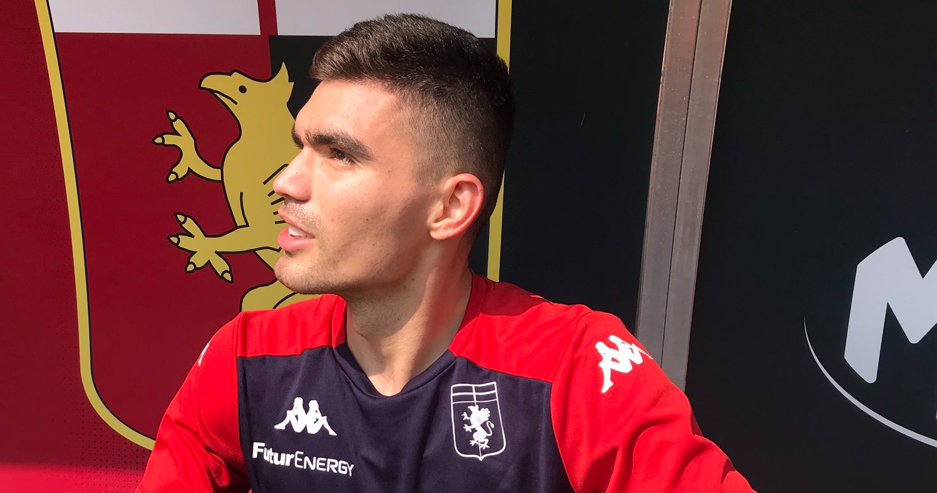 Johan Vásquez no podrá debutar ante el Napoli
