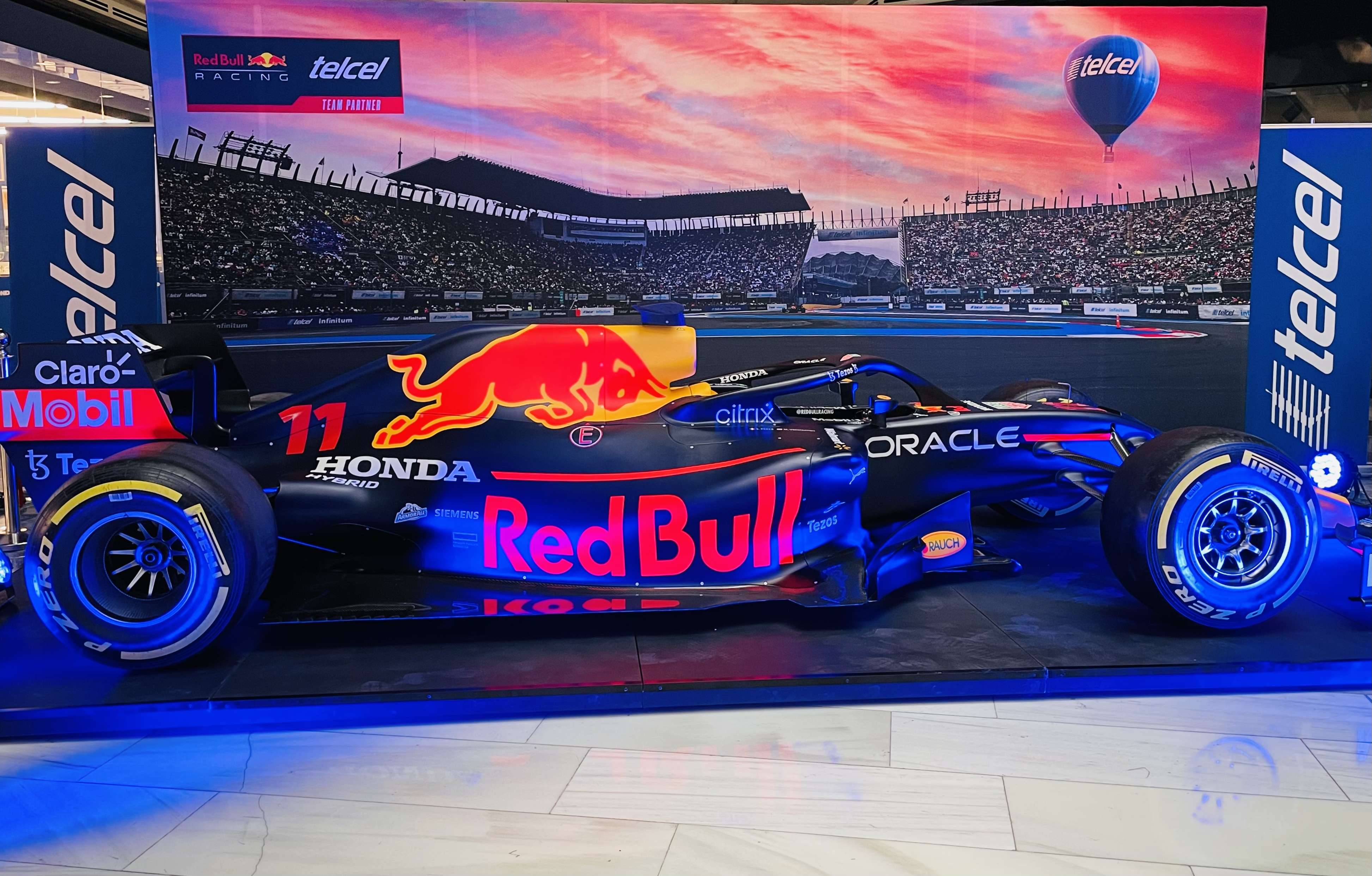 ¡Telcel trae el auto Red Bull Racing de Checo Pérez a Monterrey!