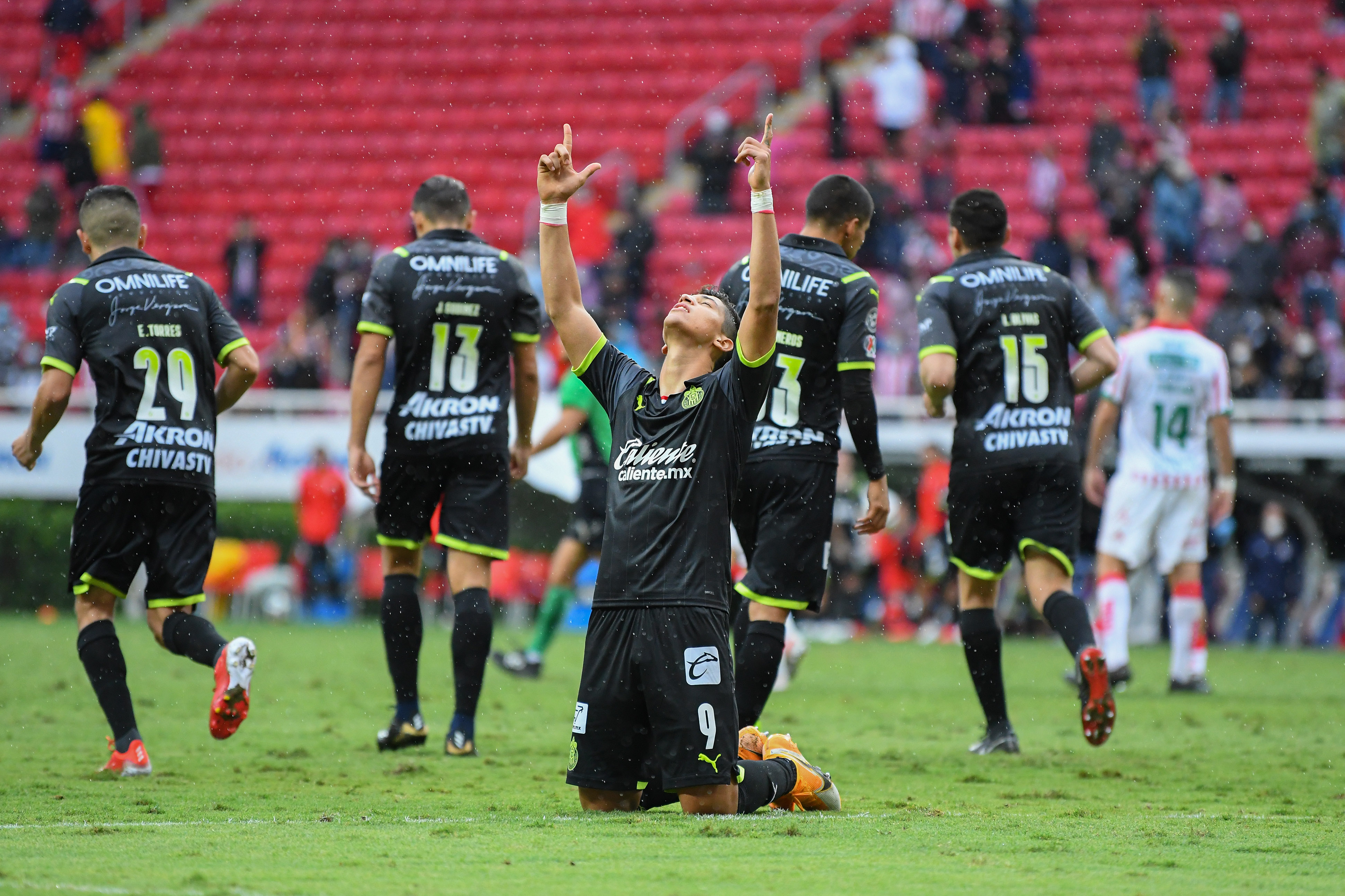 Chivas vence a Necaxa y rompe racha de cuatro derrotas seguidas  
