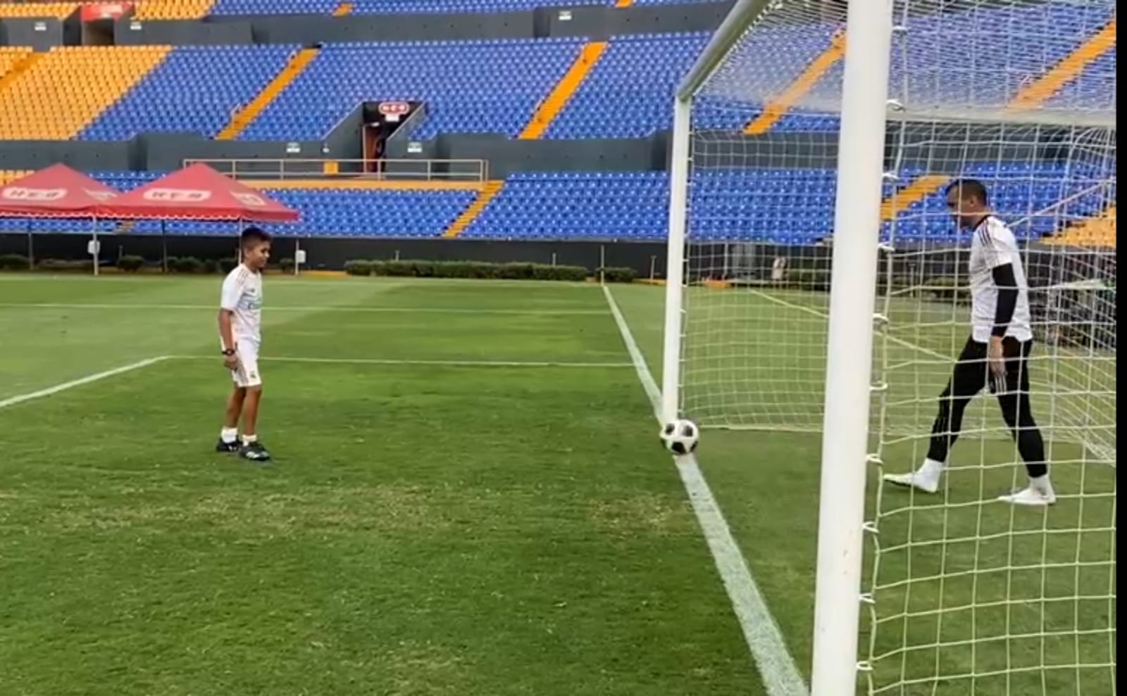 Piojo Herrera le cumple sueño a un niño 