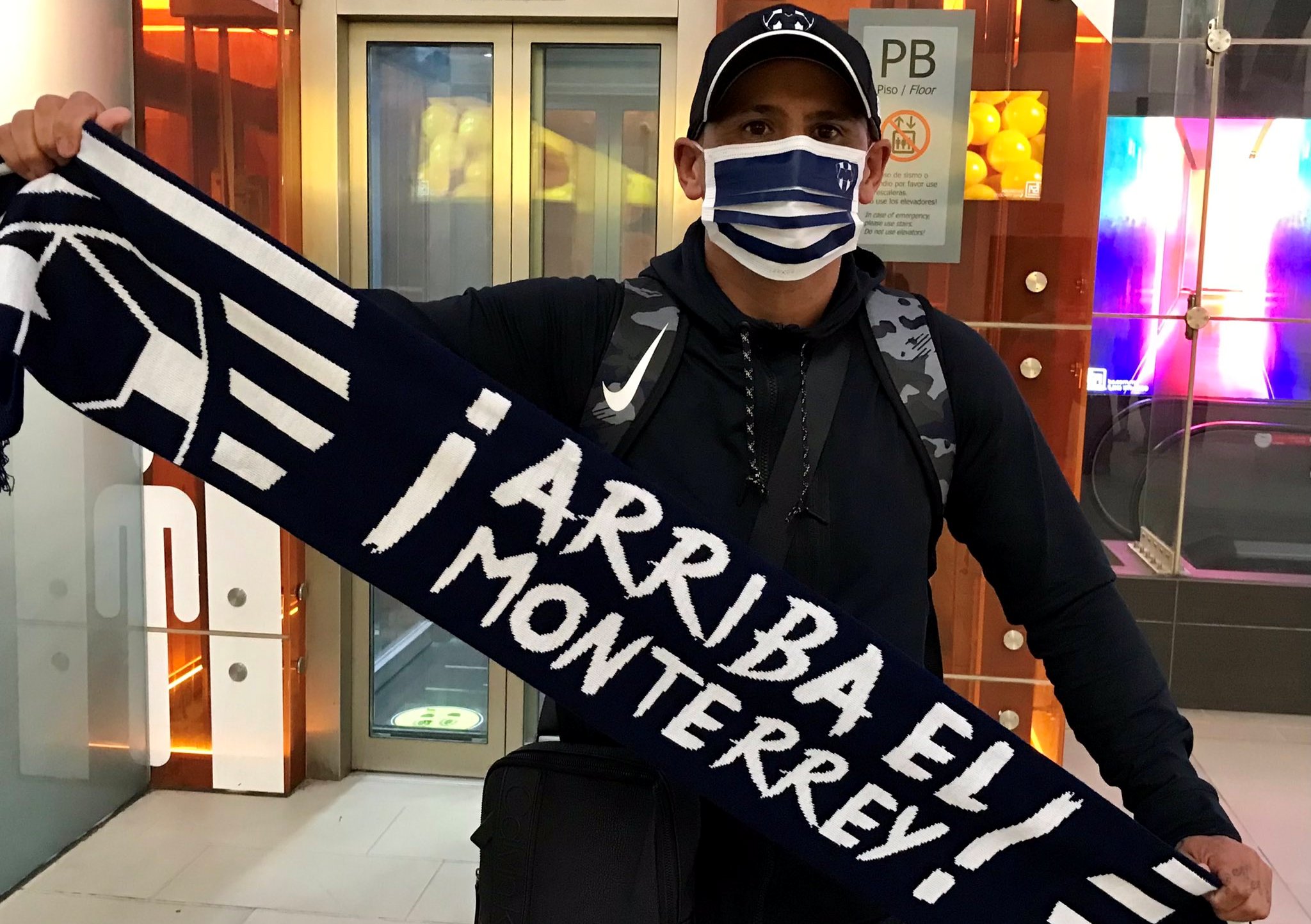 Humberto Suazo asiste a El Barrial