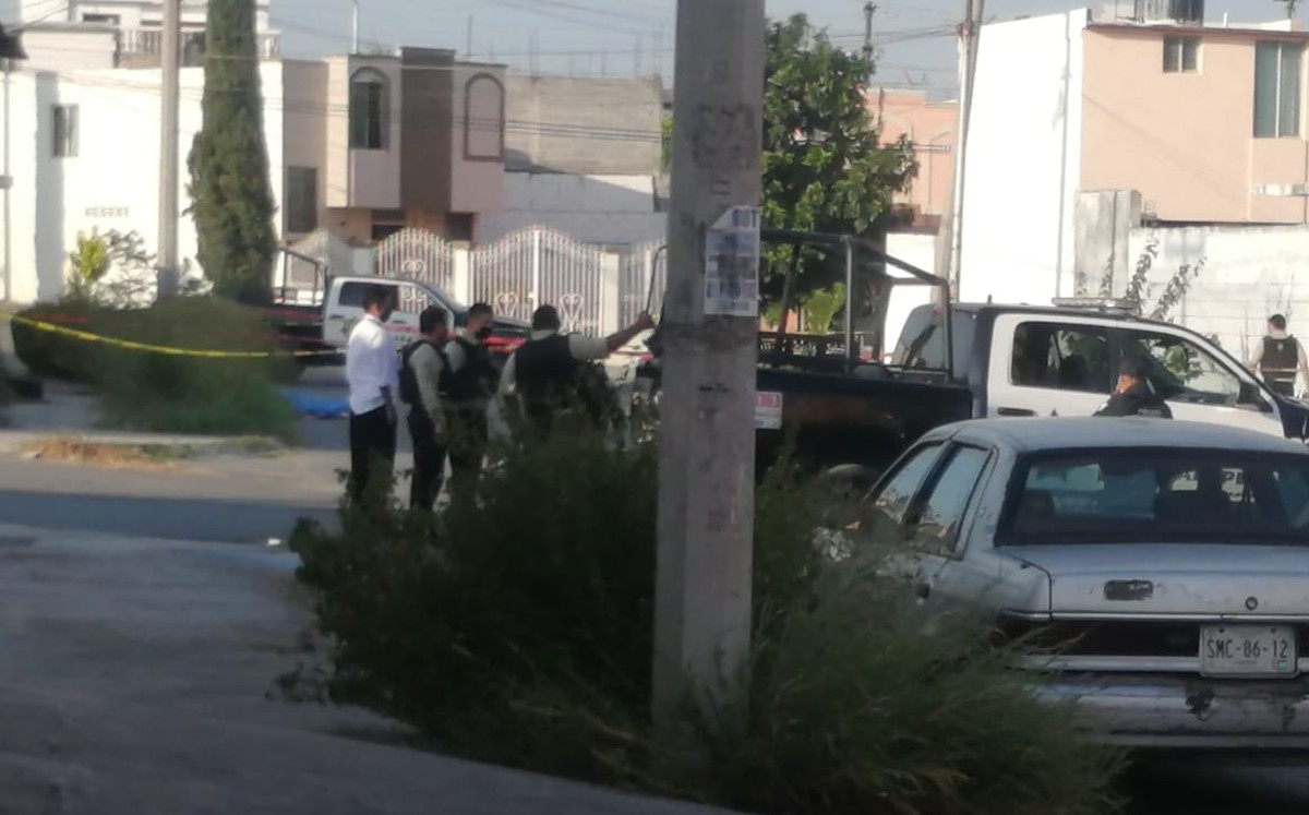 Encuentran cuerpo envuelto en cinta en un terreno en García